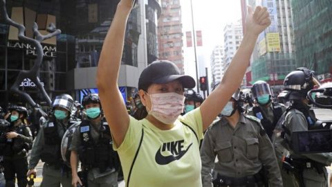 Hong Kong protesters pack small businesses in support of pro-democracy campaign