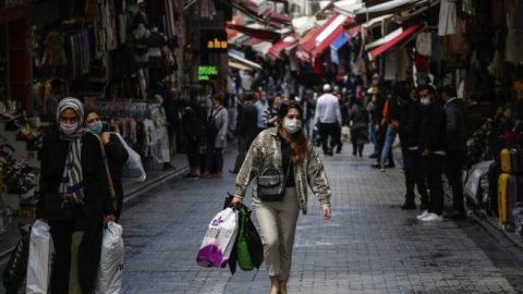 Turkey begins to ease lockdown restrictions as COVID-19 cases drop
