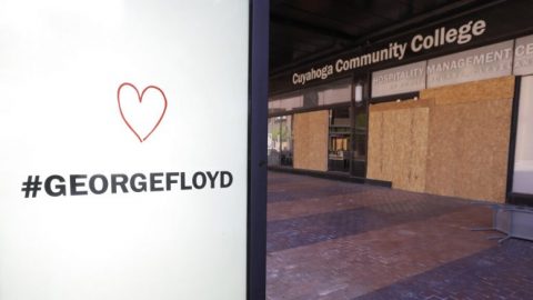 Protesters, police pray with evangelist Alveda King