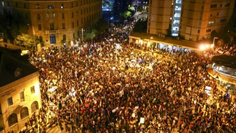 Thousands protest against Israeli Prime Minister Netanyahu over alleged corruption